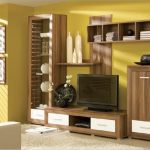 أثاث خشبي في غرفة المعيشة