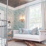 سرير أريكة معلق في غرفة النوم