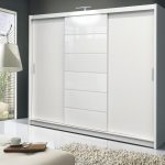 خزانة بيضاء جميلة لغرفة النوم