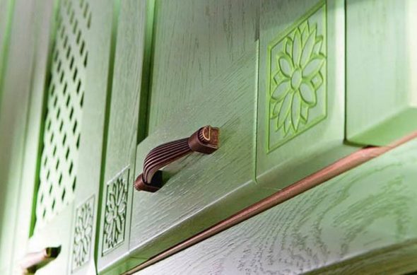 طلاء الأثاث مع الأسطوانة