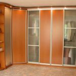 خزانة كبيرة الزاوية