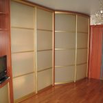 خزانة مزدوجة في الداخل