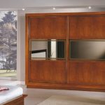 إطار لخزانة منزلقة من شجرة