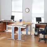 الكمبيوتر والمكاتب المدرجة