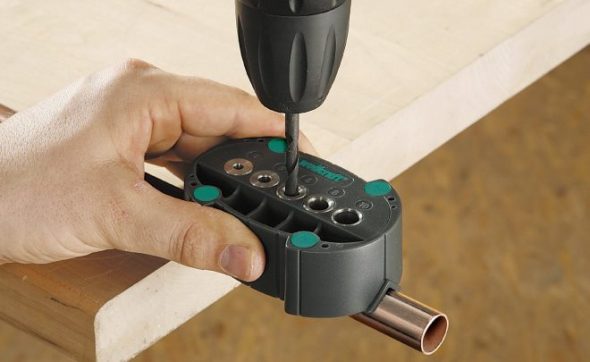 موصل لصنع الثقوب في الأنابيب