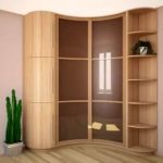 خزانة زاوية خشبية جميلة مع أرفف مفتوحة