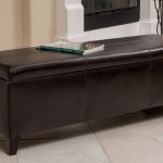 البراز مبطن في القاعة