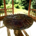 مائدة مستديرة صغيرة لإعطاء