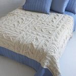 الظل حليبي ضد الأزرق تبدو مؤثرة جدا