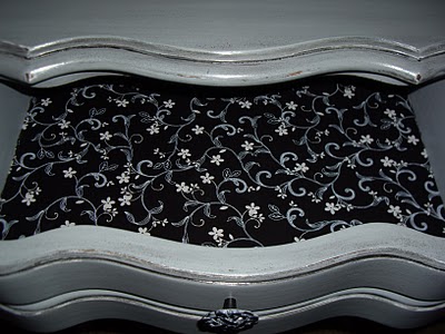 في الجزء السفلي من النسيج لتتناسب