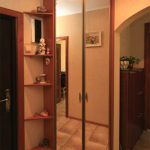 خزانة زاوية صغيرة مدمجة