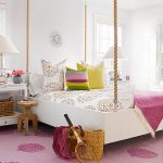 السرير تعليق العطاء باللون الأبيض