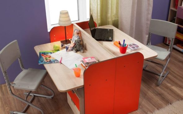 مكاتب مقابل بعضها البعض