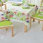 الوسائد على الكراسي - عناصر نموذجية من الداخل بروفانس