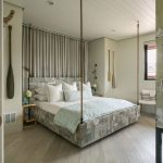 سرير معلق في الداخل الحديث