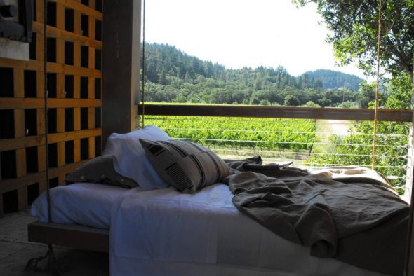 الأسرة المعلقة في البلاد