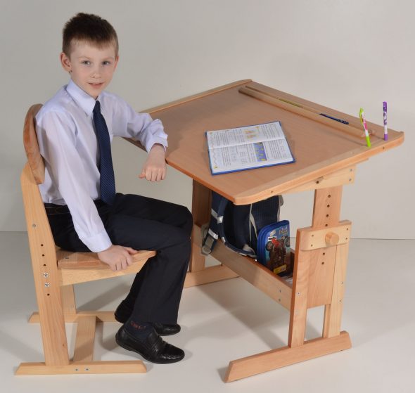 العمود الفقري لطفل تلميذ