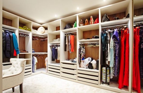 غرفة خلع الملابس المناسبة