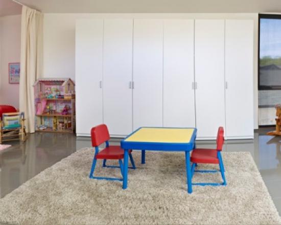 طاولة بلاستيكية بسيطة