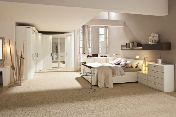 غرفة نوم فسيحة ضوء