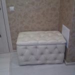 البراز مبطن في مقرنة النقل مع مساحة التخزين