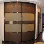 خزانة شعاعي مع الإضاءة