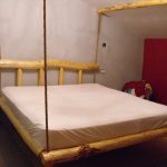 السرير شنقا محلية الصنع