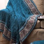 غطاء أنيق مع الحدود المصنوعة يدويا