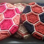 مقعد على كرسي في شكل كرة القدم