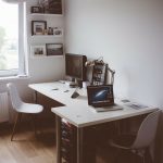 الجداول بزاوية 90 درجة لبعضها البعض.