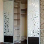 شبه منحرف خزانة الملابس