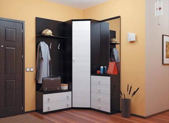 خزانة ملابس