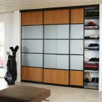 المدمج في خزانة الملابس الوظيفية