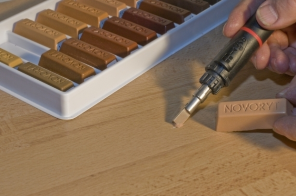 ملء الخدوش والخدوش