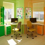 غرفة برتقالية خضراء مع طاولات في كل نافذة