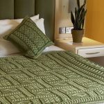 الغطاء الأخضر مع زخرفة مثيرة للاهتمام