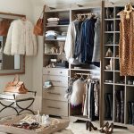 غرفة الملابس النسائية