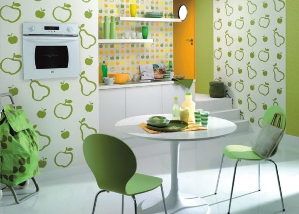 طاولة صغيرة بيضاء على الساق