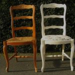 كرسي أبيض مع مقعد زهرة ناعمة