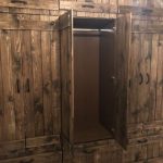 خزانة خشبية على طراز لوفت