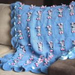 الأطفال منقوشة الأزرق مع الأرانب