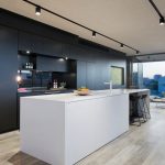 المطبخ التصميم الداخلي مع الأشكال البسيطة