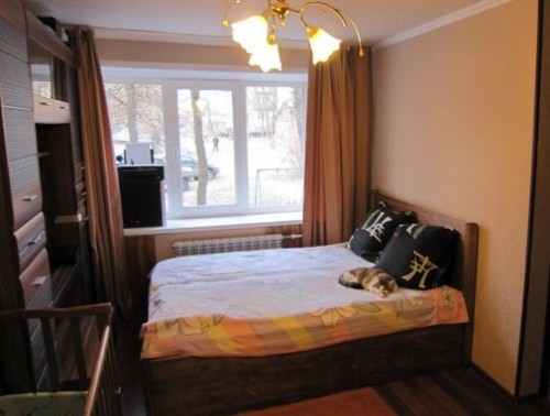 سرير مزدوج من لوحات الأثاث