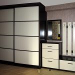 مزيج من الأبيض والأسود للرواق