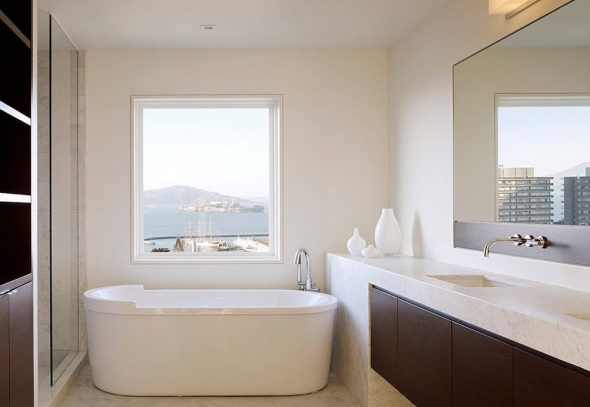 مزيج النقيض من الداخل من الحمام