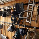 السنانير على لمحة معدنية