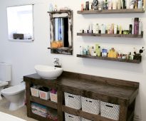 الأثاث في الحمام ، مصنوعة باليد