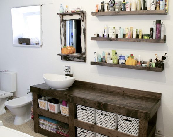 الأثاث في الحمام ، مصنوعة باليد