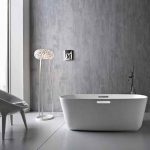 الحمام البسيط هو فكرة رائعة للمساحات الصغيرة.