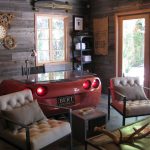 يتكون الإصدار الذكور من مكتب في شكل سيارة الوفير